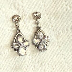 Elegant Silver Swarovski Crystal Dangle Drop Earrings NEW GORGEOUS